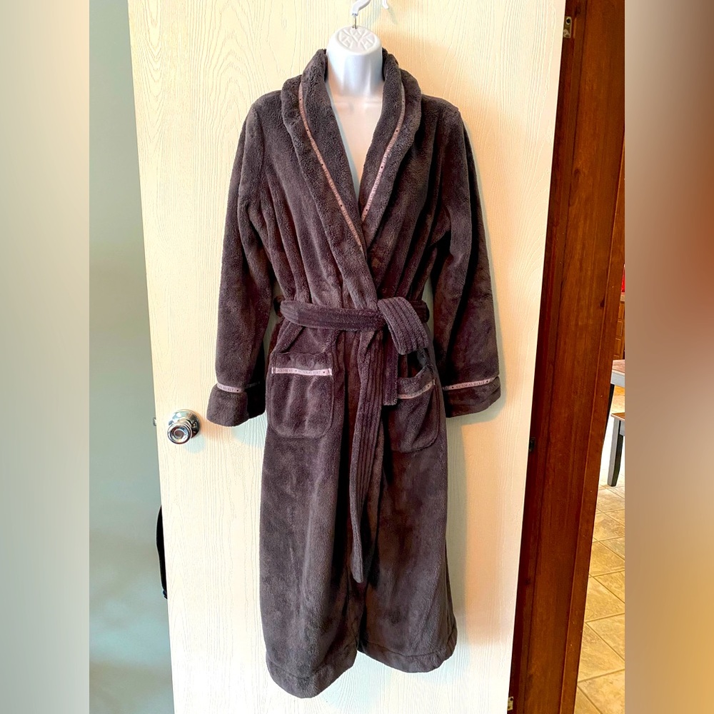 PRICE DROP: Victoria’s Secret plush robe